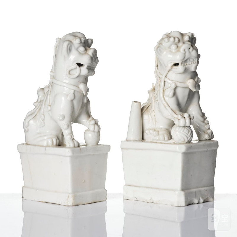 Two blanc de chine figures of buddhist lions/joss stick holders, - 图7